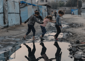 Nesta quarta-feira (4), o mundo registrou intensificação de ataques em Gaza, frio recorde em Cuba e a retirada de 700 agentes do ICE em Minnesota após mortes e protestos, impactando política e segurança internacional.