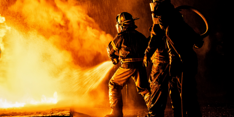 Proprietários de imóveis urbanos no Rio de Janeiro devem pagar a Taxa de Incêndio 2026 até 11 de fevereiro. Recursos garantem manutenção, equipamentos e capacitação do Corpo de Bombeiros.
