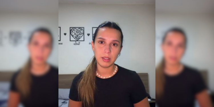 Agostina Paez, turista argentina, teve prisão preventiva decretada após acusações de racismo contra funcionários de bar em Ipanema; ela cumpre tornozeleira eletrônica e teme violação de direitos.
