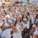 Pela primeira vez no Rio, o grupo Agbelas realiza cortejo com 100 percussionistas no Aterro do Flamengo, promovendo cultura afro-brasileira, empoderamento feminino e rituais musicais tradicionais.
