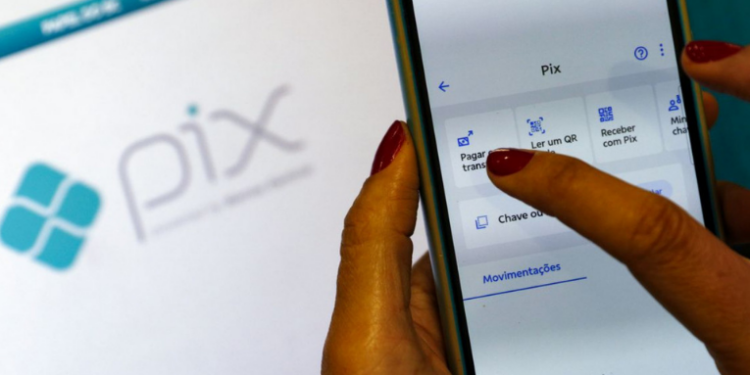 Instabilidade no Pix afeta pagamentos, transferências e leitura de QR Codes em bancos como Santander, Nubank e Itaú neste sábado (6), causando transtornos a usuários em todo o Brasil.