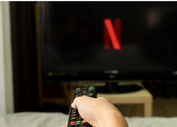 Netflix anuncia o fim do suporte ao PlayStation 3 em 2 de março de 2026. Usuários precisarão migrar para PS4, PS5, Smart TVs ou dispositivos móveis para continuar assistindo.