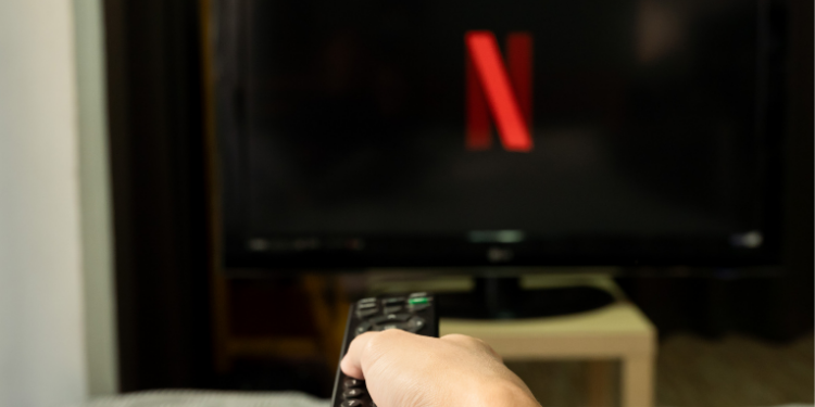 Netflix anuncia o fim do suporte ao PlayStation 3 em 2 de março de 2026. Usuários precisarão migrar para PS4, PS5, Smart TVs ou dispositivos móveis para continuar assistindo.