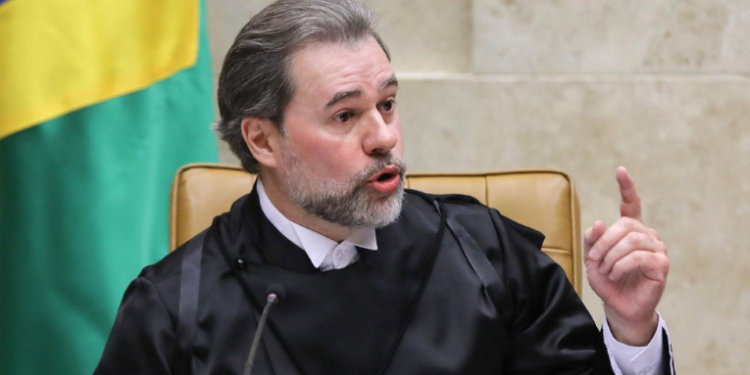 CPI do Crime Organizado convoca empresário do Banco Master e irmãos do ministro Dias Toffoli e aprova quebra de sigilos bancário, fiscal e telefônico.