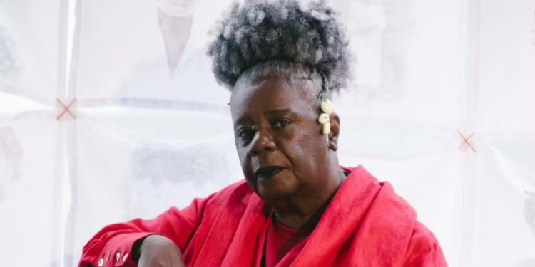 Império Serrano homenageia a escritora Conceição Evaristo no Carnaval do Rio, celebrando suas obras sobre racismo, desigualdade e experiências da mulher negra.