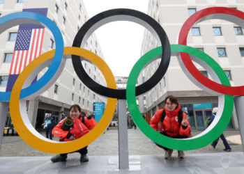 Preservativos distribuídos nas vilas dos Jogos Olímpicos de Inverno Milão-Cortina 2026 acabam em três dias. Comitê confirma reposição e reforça tradição iniciada em Seul 1988.