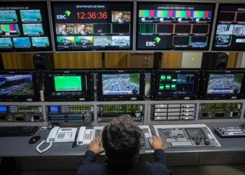 Setor de informação e comunicação registra crescimento de quase 11% no Brasil entre 2023 e 2025, segundo dados do Caged. Região Norte lidera expansão proporcional.