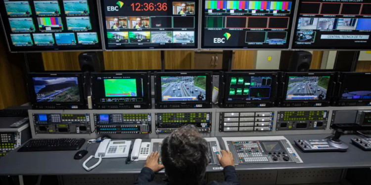 Setor de informação e comunicação registra crescimento de quase 11% no Brasil entre 2023 e 2025, segundo dados do Caged. Região Norte lidera expansão proporcional.