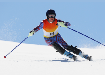 O Brasil encerra os Jogos Olímpicos de Inverno de 2026 com primeira medalha olímpica de ouro, conquistada por Lucas Pinheiro Braathen no slalom gigante, marcando um feito histórico.