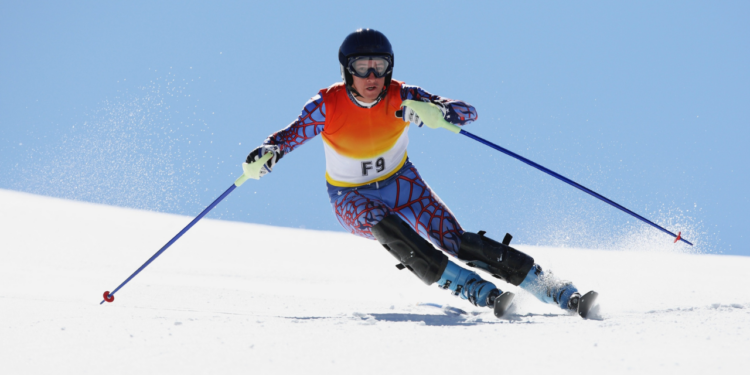 O Brasil encerra os Jogos Olímpicos de Inverno de 2026 com primeira medalha olímpica de ouro, conquistada por Lucas Pinheiro Braathen no slalom gigante, marcando um feito histórico.