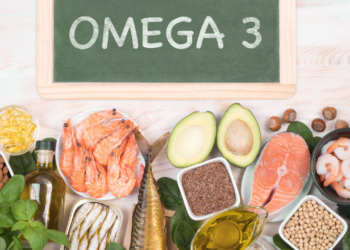 O ômega 3 oferece benefícios que vão além do coração, atuando no cérebro, sistema nervoso, função muscular e metabolismo. Descubra como incorporá-lo na rotina.
