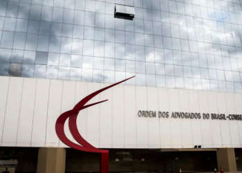 A OAB enviou ofício ao presidente do STF, Edson Fachin, solicitando o encerramento ou delimitação de investigações prolongadas, como o inquérito das fake news, citando impactos na segurança jurídica e no exercício profissional.