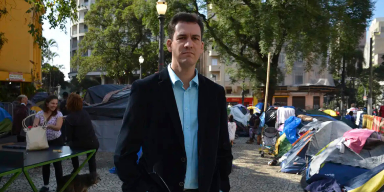 TJMG absolve homem acusado de estupro de vulnerável e decisão gera debate sobre proteção de crianças; especialistas alertam para precedentes perigosos e falhas na aplicação da lei.