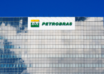 Petrobras volta a liderar ranking das empresas mais valiosas da América Latina ao atingir US$ 100,78 bilhões em valor de mercado e superar o Mercado Livre, segundo dados do Investing.com.