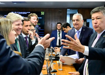 CPMI do INSS aprova quebra de sigilo de Fábio Luís Lula da Silva e amplia investigação sobre esquema nacional de descontos associativos não autorizados que afetou aposentados.