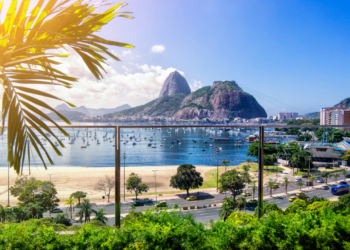O Rio de Janeiro completa 461 anos neste domingo (1º) com celebrações que incluem missa, distribuição de bolo, rodas de samba e apresentações de jazz e MPB em Santa Teresa.
