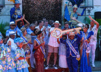Abertura do Carnaval 2026 no Rio: prefeito entrega chaves ao Rei Momo