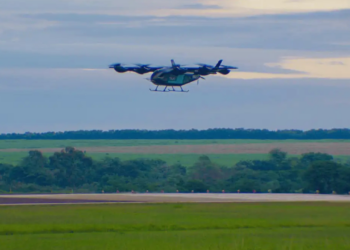 Anac inicia consulta pública para criar licença específica para pilotos de eVTOLs, os chamados carros voadores, e atualiza regras da aviação civil no Brasil.