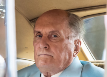 O ator Robert Duvall faleceu aos 95 anos em Middleburg, Virgínia. Vencedor do Oscar e estrela de clássicos como O Poderoso Chefão e Apocalypse Now, deixou legado duradouro no cinema mundial.