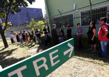 Fique atento aos prazos das eleições 2026. Atualize seu título e solicite o voto em trânsito para garantir participação na votação de presidente, governadores e parlamentares.