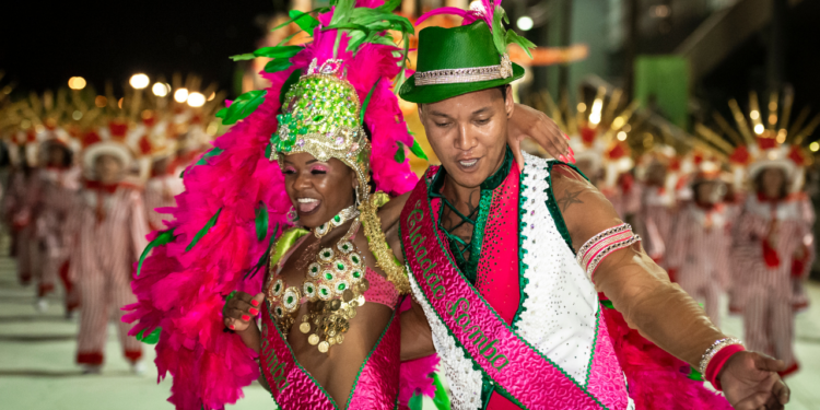 A contagem oficial das notas do Grupo Especial do Carnaval do Rio de Janeiro 2026 começa nesta quarta (18) na Cidade do Samba. Saiba as novidades do julgamento e critérios de desempate.