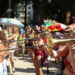 Mesmo após uma maratona de desfiles, blocos e megablocos, foliões continuam aproveitando a Quarta-feira de Cinzas no Rio de Janeiro, com calor intenso e possibilidade de chuva isolada à tarde.