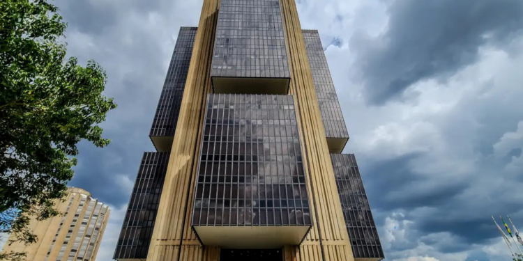 O Fundo Garantidor de Créditos começará a repassar R$ 5 bilhões a credores do Banco Pleno. Pagamentos serão feitos pelo aplicativo do FGC, garantindo segurança e limite de R$ 250 mil por cliente.