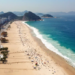 O Rio de Janeiro atingiu mais de 99% de ocupação hoteleira no Carnaval 2026, superando 2025. Regiões como Glória, Ipanema e Centro lideram, enquanto destinos do interior e litoral também apresentam alta.