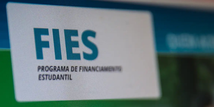 O MEC publicou o resultado da pré-seleção do Fies 2026. Estudantes têm até 24 de fevereiro para complementar a inscrição no Portal Único de Acesso ao Ensino Superior.