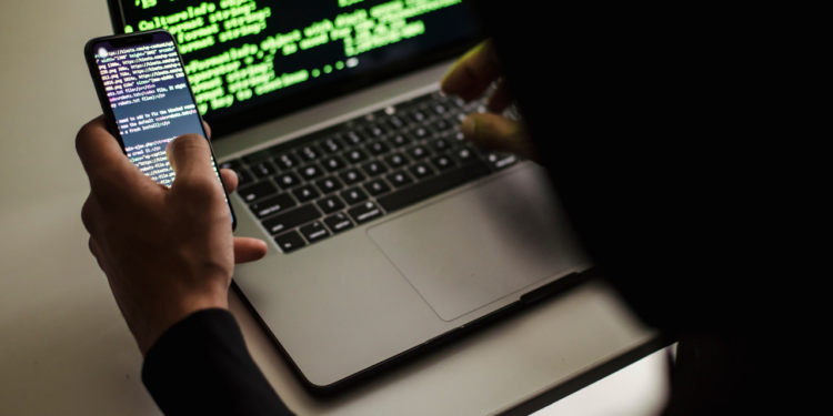Programa Hackers do Bem anuncia 25 mil vagas em 2026 para cursos de cibersegurança, oferecendo capacitação prática e oportunidades para iniciantes, estudantes e profissionais de TI.