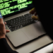 Programa Hackers do Bem anuncia 25 mil vagas em 2026 para cursos de cibersegurança, oferecendo capacitação prática e oportunidades para iniciantes, estudantes e profissionais de TI.