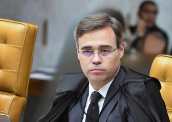 O ministro André Mendonça, do STF, decidiu que Daniel Vorcaro não é obrigado a depor na CPMI do INSS e na CAE do Senado e autorizou a retomada das investigações da PF sobre o Banco Master.