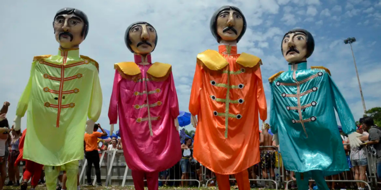 Rio de Janeiro recebe 46 blocos oficiais nesta segunda de Carnaval. Programação inclui Sargento Pimenta e eventos em todas as regiões da cidade, com expectativa de milhões de foliões.