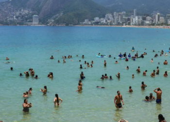 Corpo de Bombeiros do Rio realizou 453 resgates por afogamento no Carnaval. Operação reforçada nas praias já soma mais de 4,8 mil salvamentos desde janeiro.