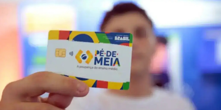 MEC oferece até 12 mil bolsas para futuros professores em 2026