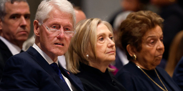 Relação de Bill Clinton com Epstein entra na mira de republicanos enquanto Congresso prepara depoimento do ex-presidente.