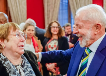 Lula manifesta apoio à candidatura de Michelle Bachelet à ONU, ressaltando sua liderança, defesa de direitos humanos e compromisso com a igualdade de gênero.