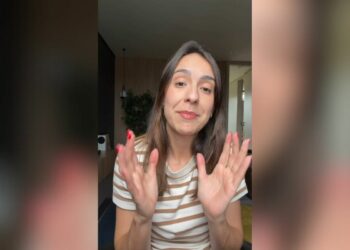 Influenciadora compartilha diagnóstico de linfoma ligado a prótese de silicone
