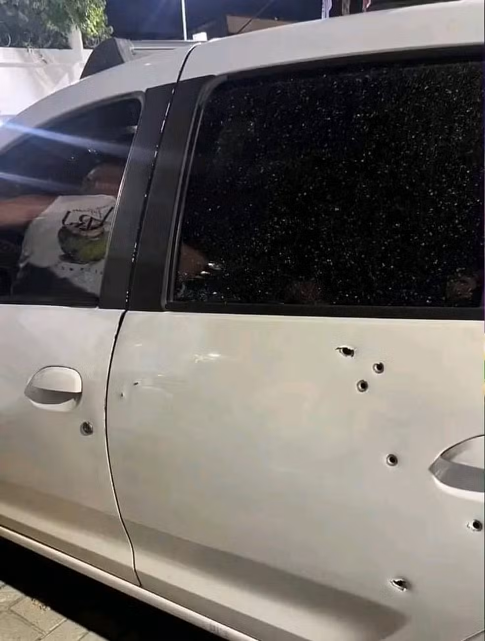 Menina de 8 anos é morta após carro onde ela estava com o pai ser atacado por criminosos — Foto: Reprodução