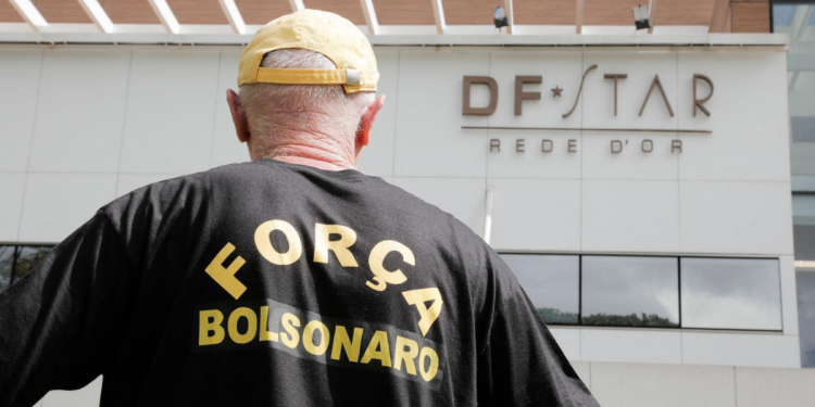 Estado de saúde de Bolsonaro: ex-presidente permanece internado com pneumonia
