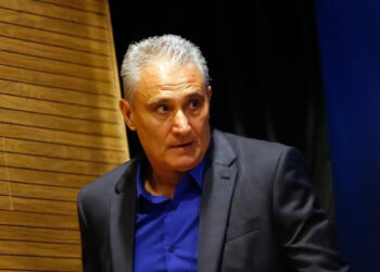 Cruzeiro demite Tite após empate com o Vasco e sequência de resultados negativos no Brasileirão.