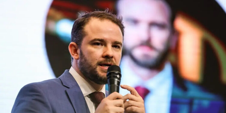 Dario Durigan é escolhido por Lula para assumir o Ministério da Fazenda após saída de Haddad.