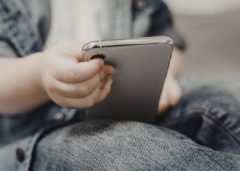 ECA Digital impõe verificação de idade e regras para plataformas no Brasil.