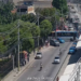 Ataque na Praça Seca: criminosos sequestram ônibus, bloqueiam vias e afetam diversas linhas do transporte público no Rio