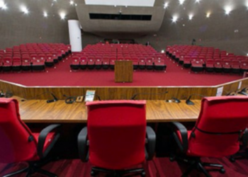 Com retomada marcada para 24 de março, TSE pode cassar Cláudio Castro e convocar novas eleições no RJ.