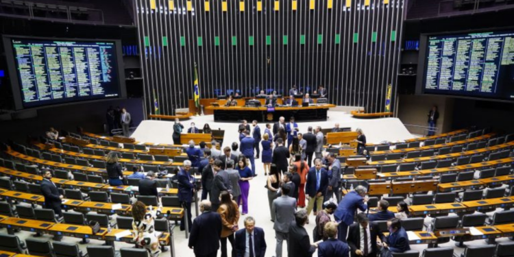 Governo federal anuncia bloqueio bilionário no orçamento e mantém investimentos estratégicos.