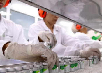 Fiocruz fecha acordo com a China para ampliar a produção de vacinas no Brasil. Parceria inclui tecnologia, pesquisa e fortalecimento do sistema de saúde.