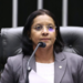 Câmara aprova projeto que regulamenta sprays de pimenta para defesa feminina, estabelecendo limites de uso, capacitação e rastreabilidade do dispositivo.