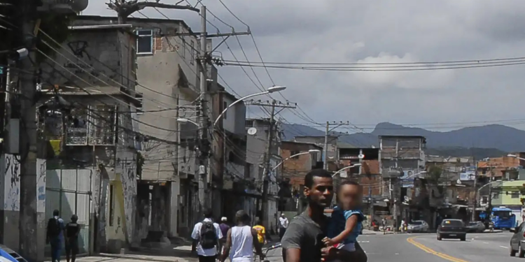 Rio de Janeiro cria o primeiro Observatório do Calor do Brasil para monitorar impactos das altas temperaturas em comunidades vulneráveis.