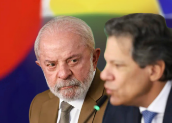 Governo zera PIS/Cofins e cria subvenção de R$ 0,32 por litro para reduzir preço do diesel em até R$ 0,64; medidas visam conter impacto da guerra no Irã.